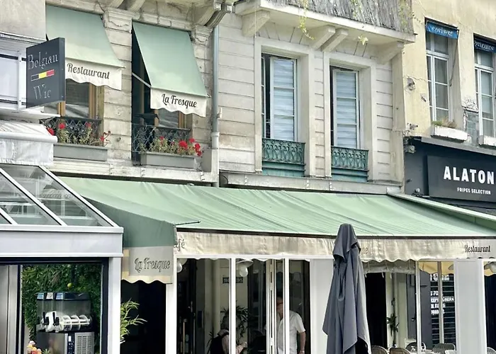 Chic & Modern In Centre Rambuteau 巴黎
