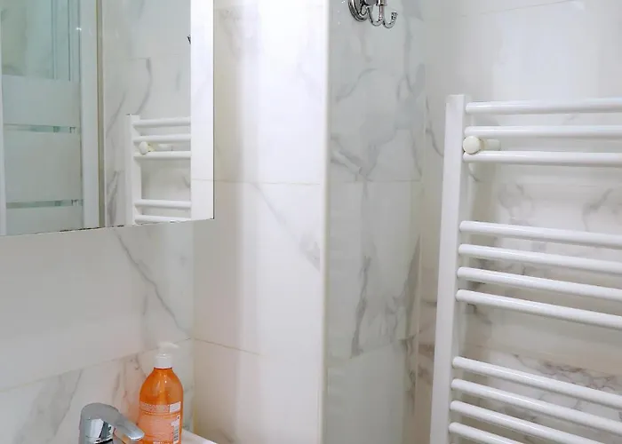 Апартаменты Chic & Modern In Centre Rambuteau Париж