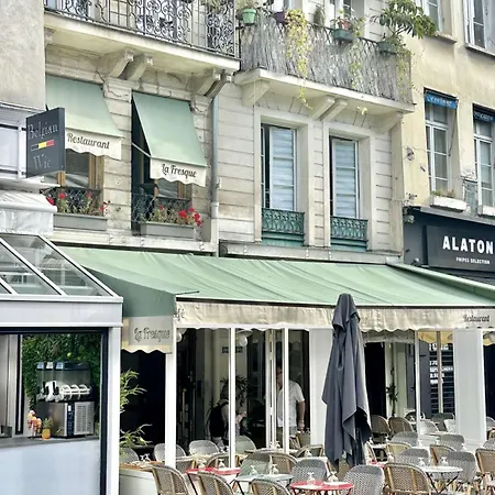 Chic & Modern In Centre Rambuteau Paris